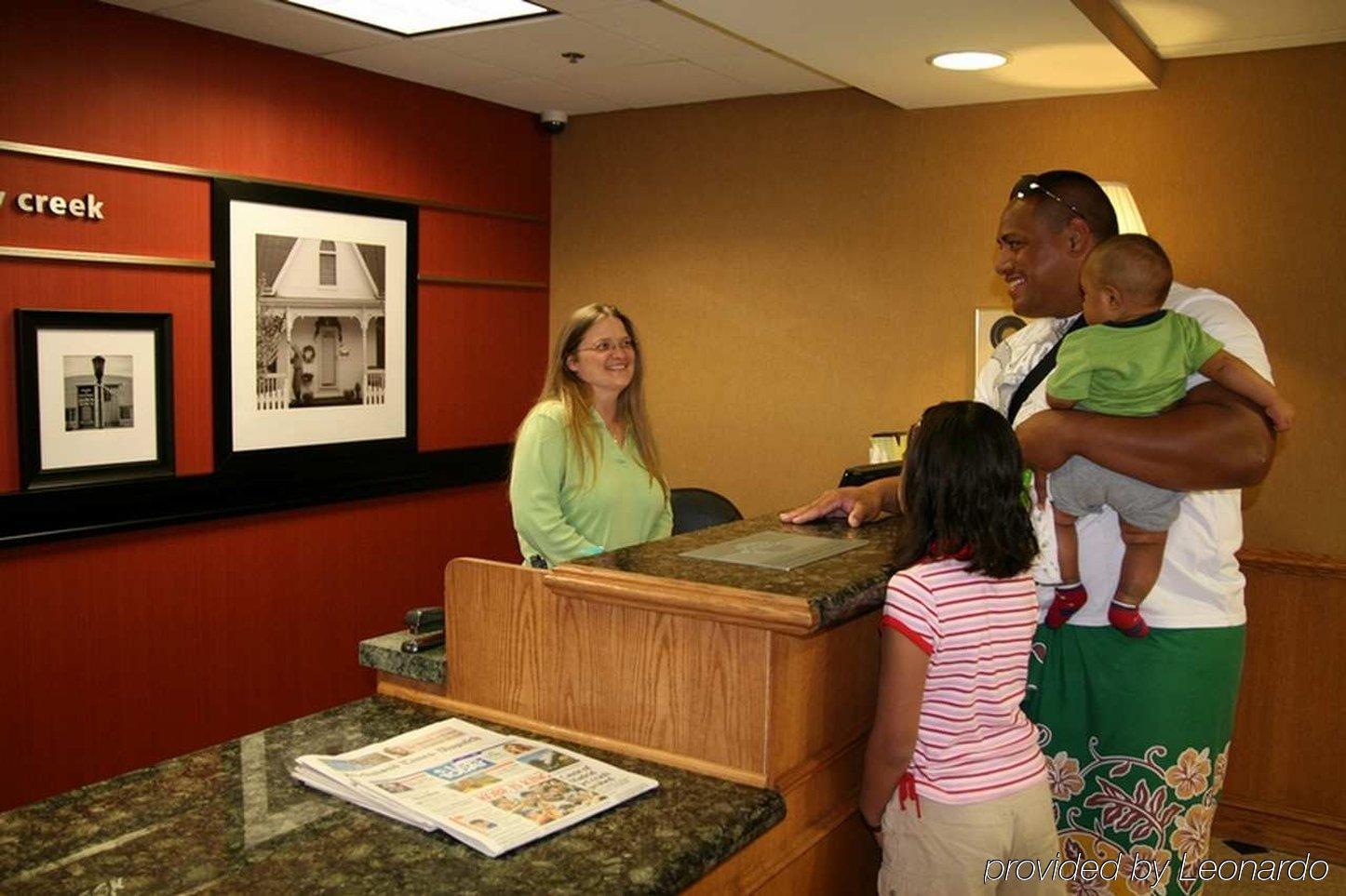 Hampton Inn Stony Creek Интерьер фото